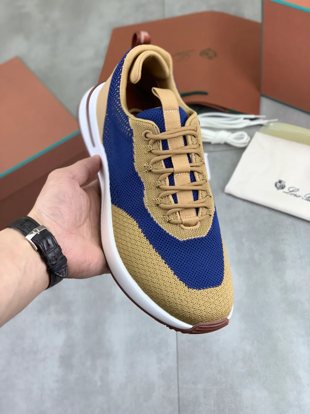 Men's men's shoes 💰P542 New style 💰High quality The latest casual shoes Loro Piana 💯Top grade💯Buy the original copy💯 Founded the existing Loro Piana company on April 24, 1924. The family has been operating for the sixth generation, providing top quality products to customers who are discerning in taste and quality. Imported original fly woven fabrics with cowhide fabric, plain calfskin lining, hand-stitched threads with cowhide feet, original packaging, high-end outsole, size: 38-46, multiple colors available, complete package